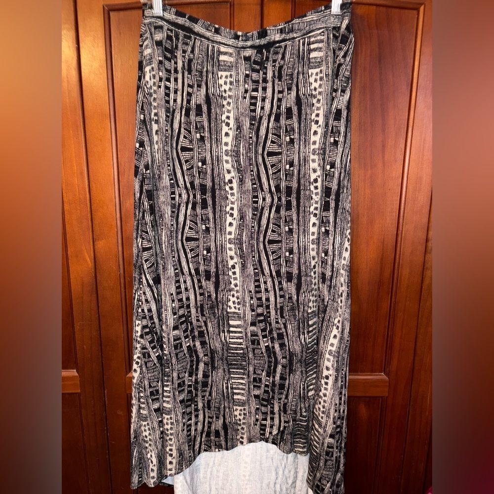 NWT Max Studio Black and Tan Skirt 15↔️ front 32↕️ back 38↕️ #1592